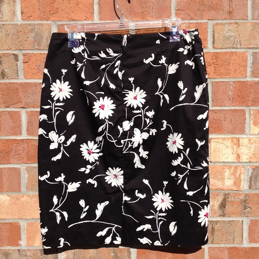 Talbots Women 10 Petite Skirt Fully Lined  Floral - Picture 2 of 5